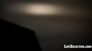 Парень снимает от первого лица, как милфа делает минет и дает в очко