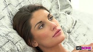 Зрелый и лысый мужик заснял от первого лица. как дерет милфу в попку